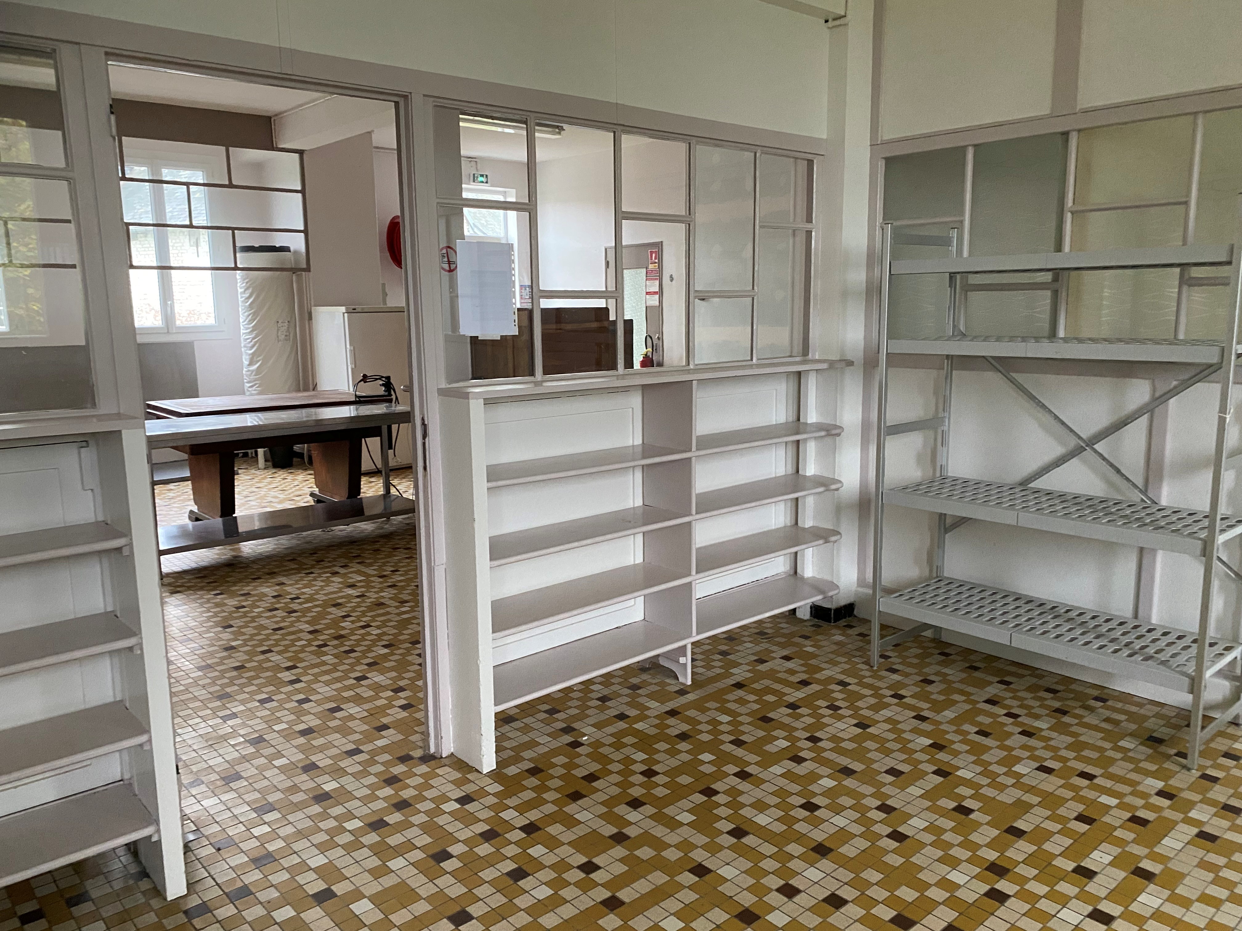 Pièce de rangement pour victuailles etc...